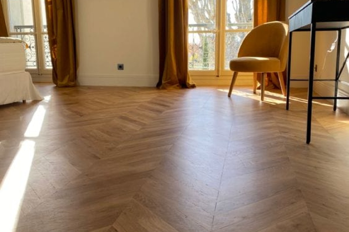 Parquet rénové par ATC pour illustrer une rénovation à Plan-de-Cuques